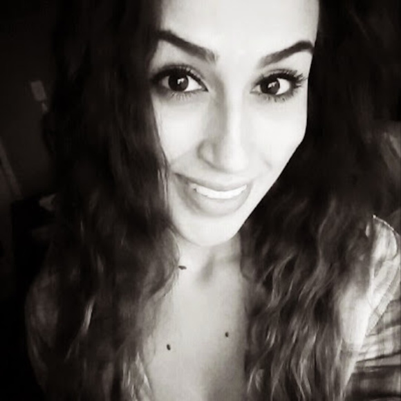 Meet your Posher, Noemi - Picture 1 of 1